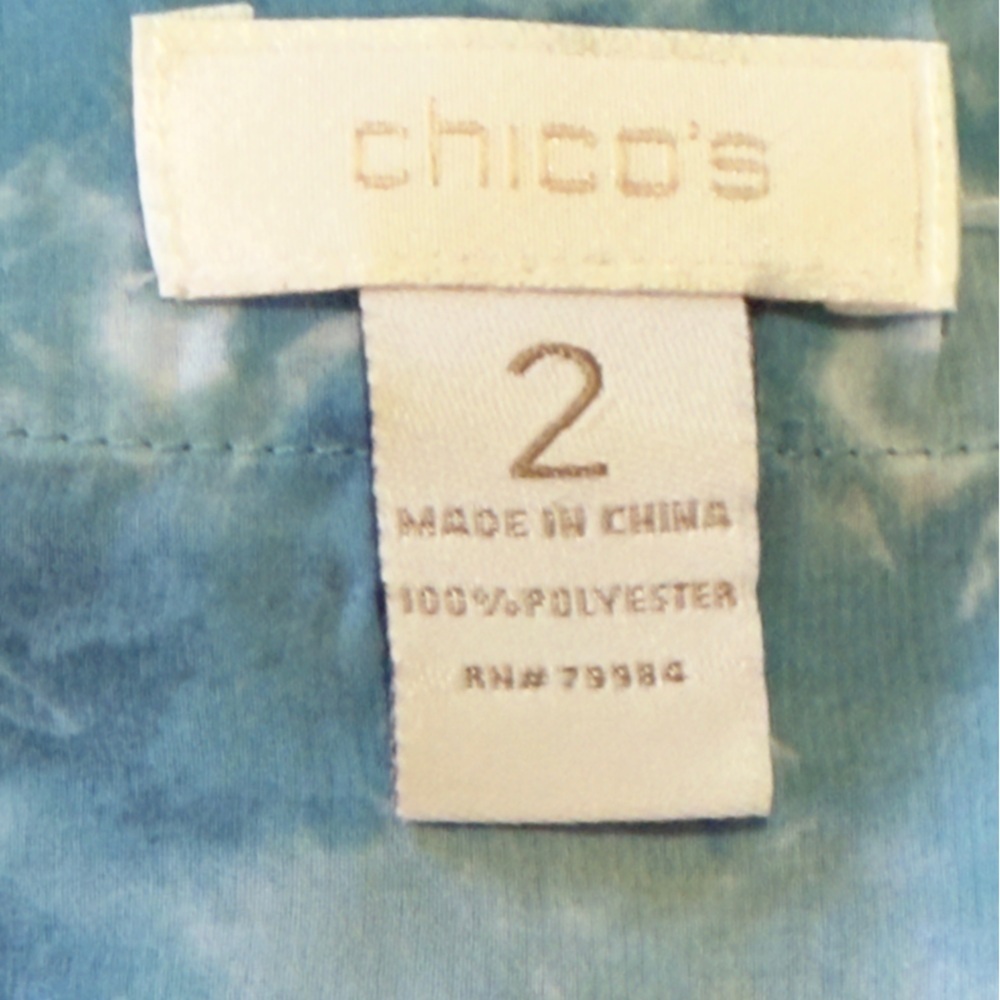 Chico's Sky Blue/White Patterned V-Neck Top w/three quarter sleeves. Sz 2. - Picture 5 of 5
